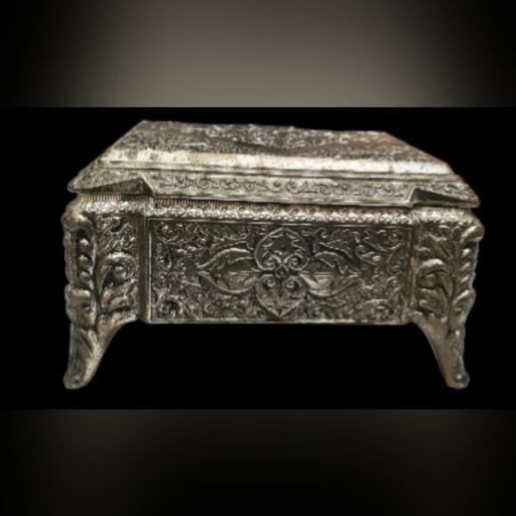 Vtg. Mystery Jewelry Box - Picture 2 of 5